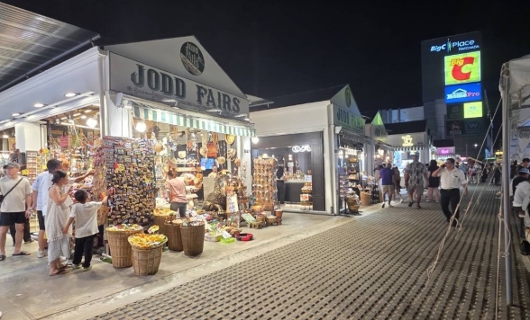 ナイトマーケットご到着後、自由解散